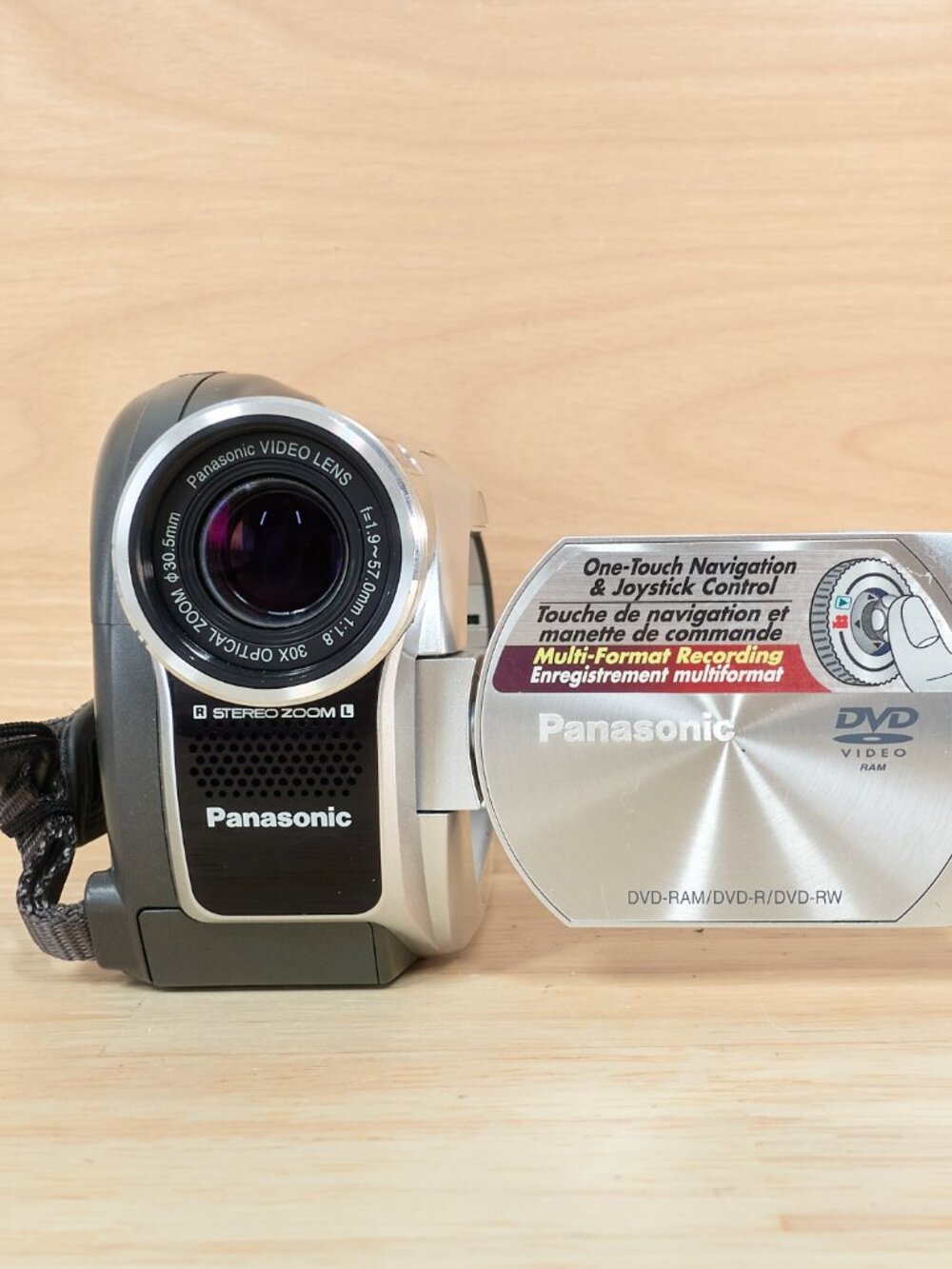 Panasonic VDR-D100 Handycam Camcorder / 30x Optical Zoom / DVD Video Camera